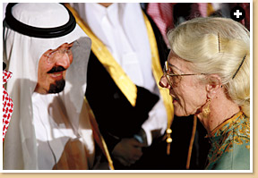 Kathryn Kennedy Dewey, nine when she met King ’Al al-’Aziz in 1947, returned to Dhahran in 2008 to meet King Abdullah. To her, being “treated so honorably” during the six-day stay in Dhahran was a valued expression of the respect Saudi Aramco and Saudi Arabia feel for the work her parents did to help launch the kingdom’s oil industry. “The honoring of our parents was truly overwhelming,” she said. 