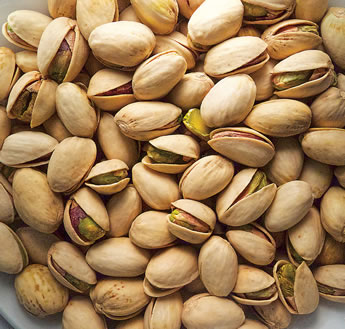 Llamado por la ciudad iraní donde se obtuvo la semilla en 1929, el pistacho kerman resultó ser el mejor para los productores de California, gracias en parte a sus naturalmente grandes granos, o nueces, que separan sus cáscaras de 60 a 75 de las veces, lo que hacen del pistacho un bocadillo fácil de comer.