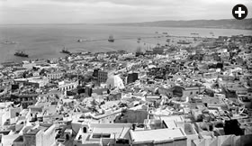 Para 1880, vista superior, los franceses habían trazado avenidas en lo que se conoce como la parte baja de la Casbah.