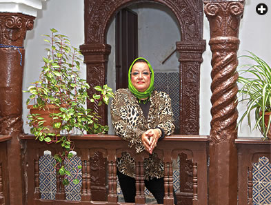 Para la arquitecta Houria Bouhired (cuyo primer nombre significa 'libertad' y cuya familia fue fundamental durante la guerra de independencia de Argelia entre 1954 y 1962), la Casbah por sí misma "representaba libertad, un lugar en el que podía jugar en las terrazas, ocultarme en los callejones y aprender a ser yo misma. Y pensé que si el trazado de una ciudad me puede hacer sentir de esa manera, por supuesto que quiero ser una planificadora urbana".