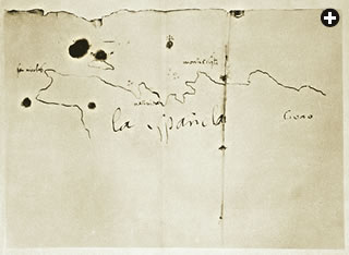 Arriba: Este bosquejo de las costas de la isla “La Española” es atribuido al mismísimo Colón, que lo habría dibujado en su primer viaje. Colón también relató que, al mostrarles granos de pimienta negra, los nativos locales lo guiaron a él y a sus hombres hasta bayas de pimienta dulce (también llamada “pimienta de Jamaica”). En la segunda imagen se muestran granos secos de esta especia.