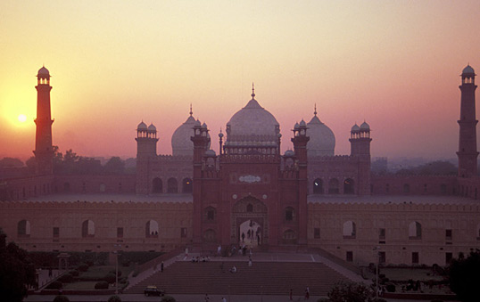 Emperor Aurangzeb's Badshahi Mosque, with its simple lines and pleasing proportions, is an examples of the best of Moghul architecture. 