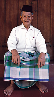 At his home in Kudus, Pa Haji Maksum wears a pelicat sarong.