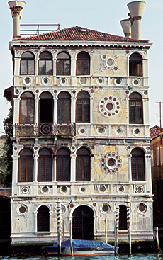 The Palazzo Dario with its “telephone-dial” decoration.