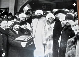 Among guests of honor at the laying of the mosque’s cornerstone on February 3, 1910, was the Emir of Bukhara (center), who not only bought the land for the mosque, but also convinced Czar Nicolas ii that the site near the Romanov tombs, far from being inappropriate, in fact demonstrated Muslims’ “loyalty to the Russian Empire.” 