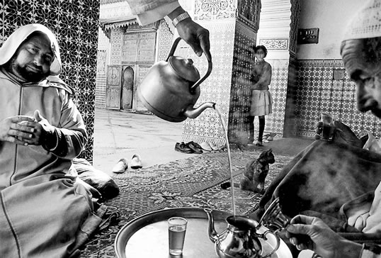 Samer Mohdad, “Mes Arabies” series, Morocco, 1994. Photographic print, courtesy of the artist.