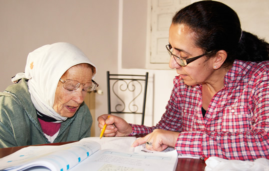 Aicha El Kharz, 80, reads Arabic with teacher Fatima Ben Guerch.