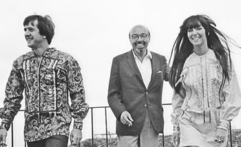 A dupla de música pop Sonny e Cher produziu três álbuns de sucesso com a Atlantic entre 1965 e 1967, quando essa foto foi tirada em Los Angeles.