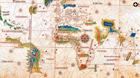 Produzido em Portugal entre 1500 e 1502, o mapa do mundo Cantino mostra a linha de norte a sul, no canto esquerdo, estipulada pelo Tratado de Tordesilhas de 1494. A Espanha recebeu o controle no lado oeste e Portugal no lado leste da linha.